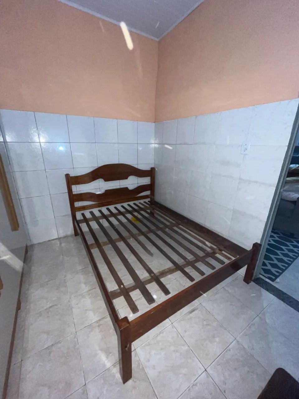 CAMA MADEIRA MACIÇA - ÓTIMO MATERIAL  - Foto 2