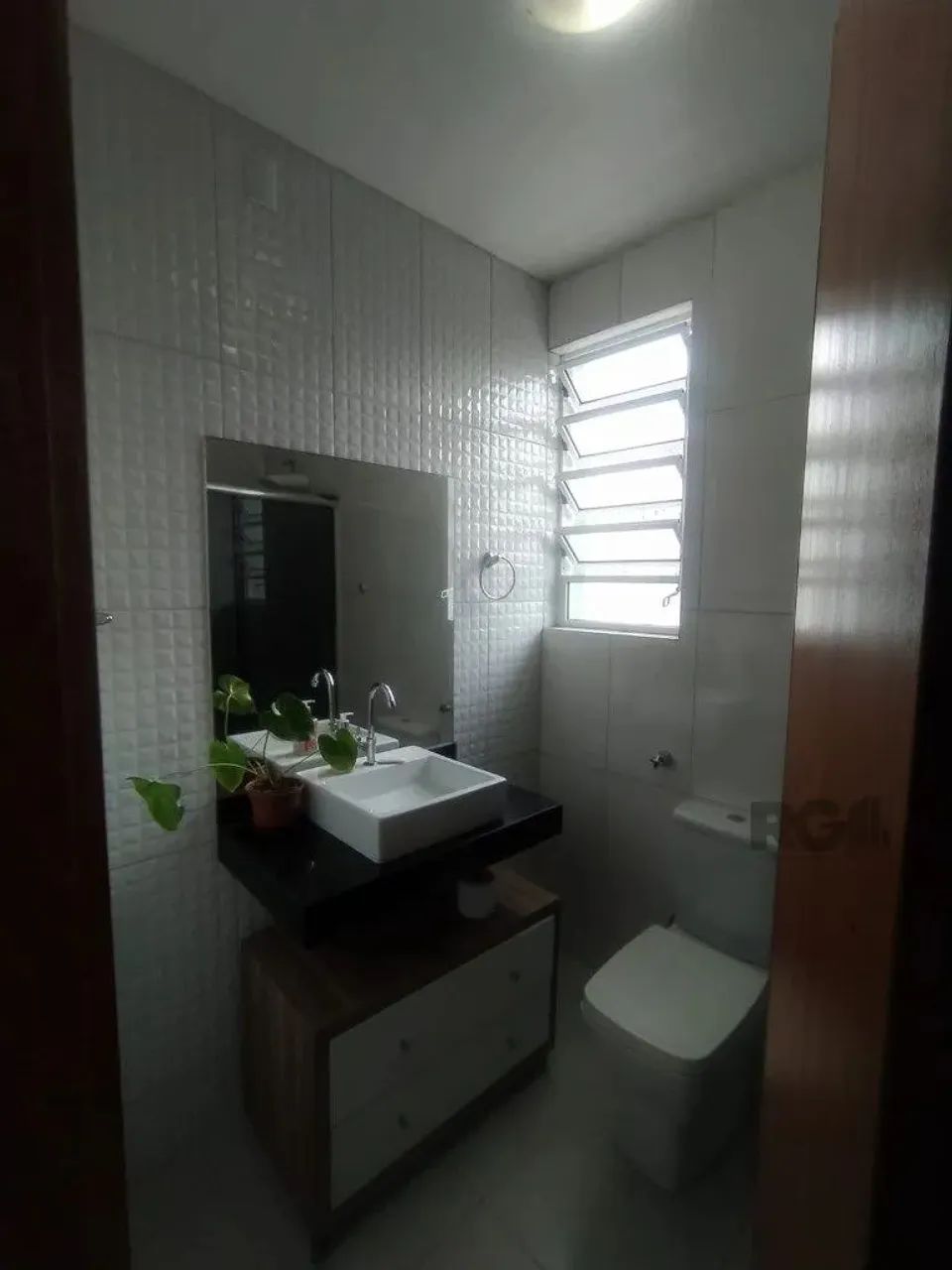 Libertas Imobiliária aluga!Ótimo apartamento no Sarandi, de frente, de 2 dormitórios. Poss - Foto 4