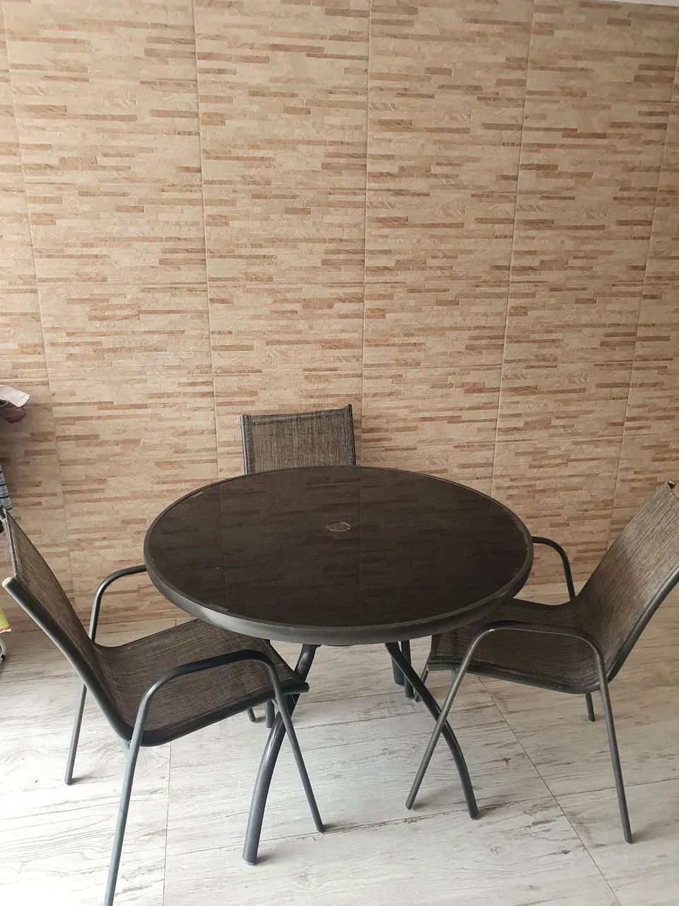 Conjunto de Mesa e Cadeiras + ombrelone para área externa e piscina 