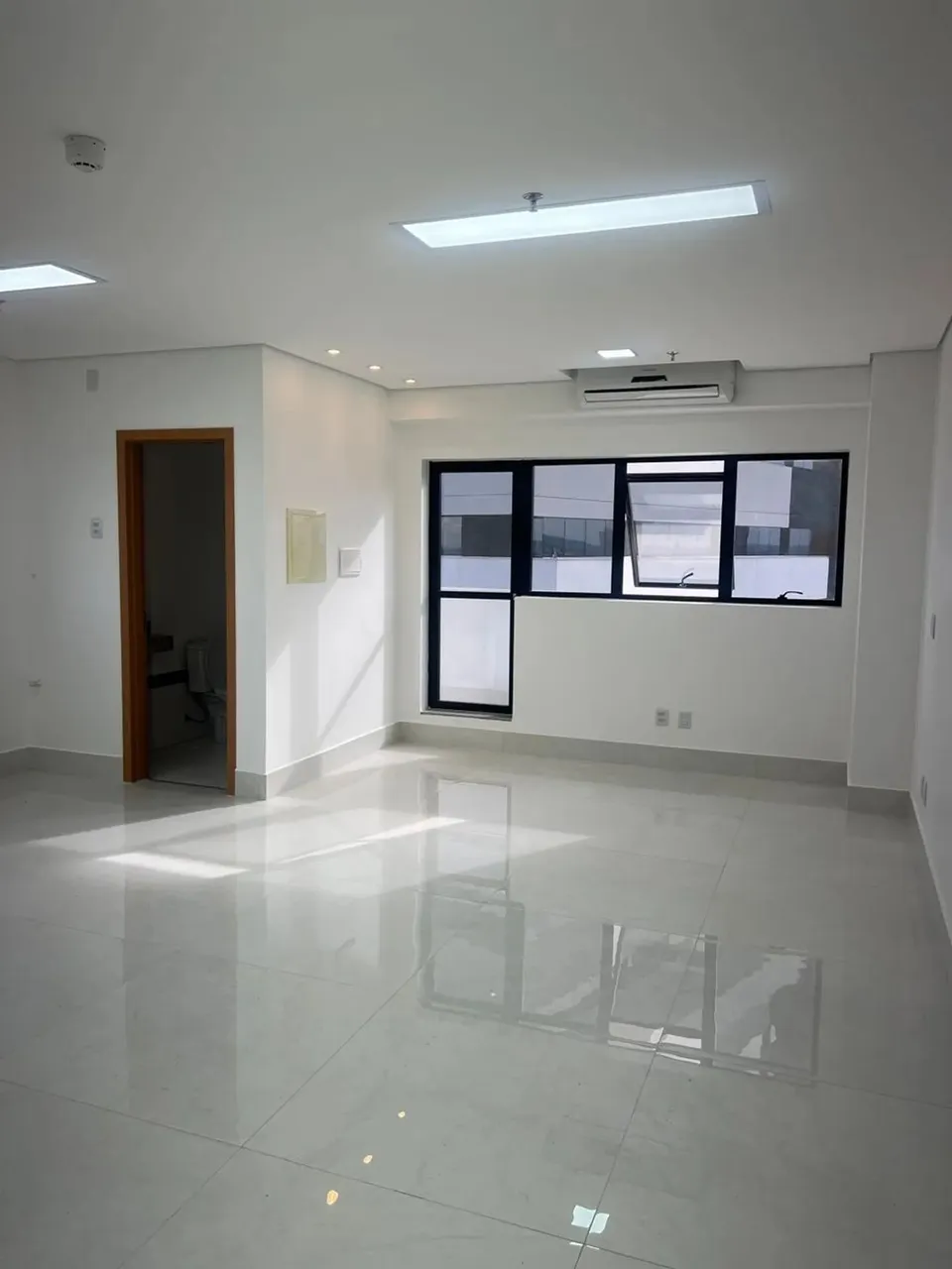 Aluga-se Salas Comerciais Ed. B&B Business - Vila Brasília - Aparecida de Goiânia - GO
