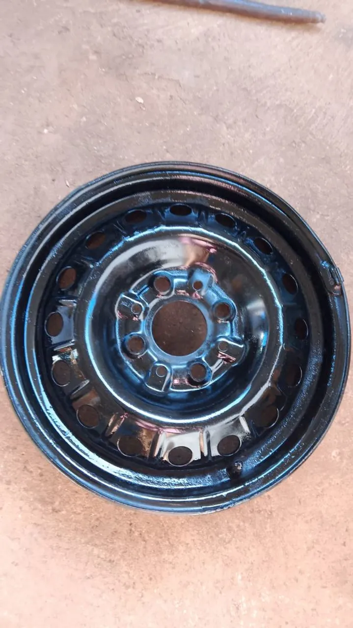 Roda de aço preta