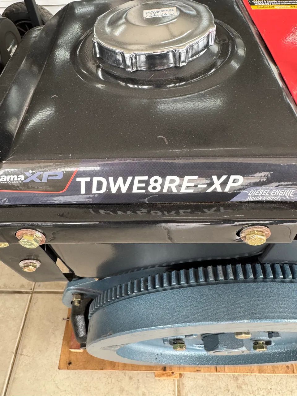 Motor a diesel Toyama TDWE8RE-XP. - Máquinas para produção
