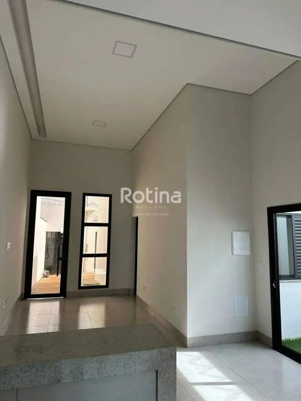 Casa à venda, 3 quartos, Novo Mundo - Uberlândia/MG - Rotina Imobiliária