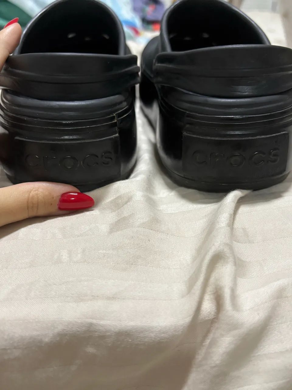 Crocs preta plataforma - Foto 4