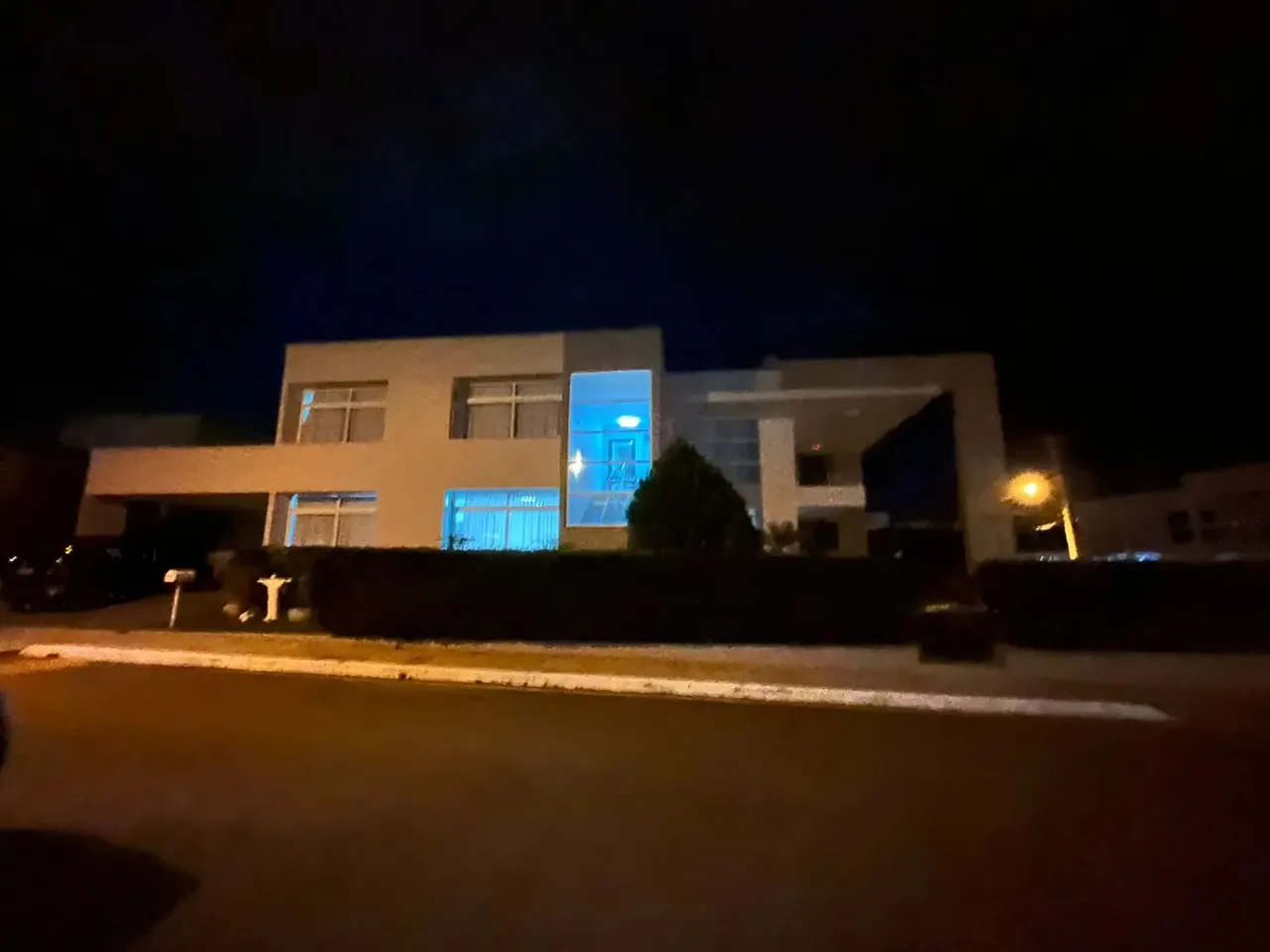 Sobrado para aluguel com 400 metros quadrados com 5 quartos em Antares - Maceió - AL
