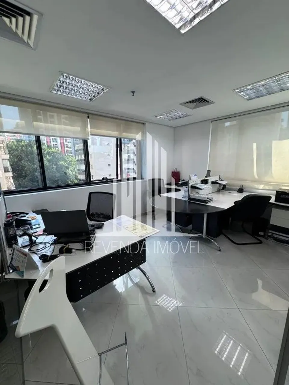 Sala Comercial na Vila Nova Conceição com 2 Vagas - 76m² à Venda.