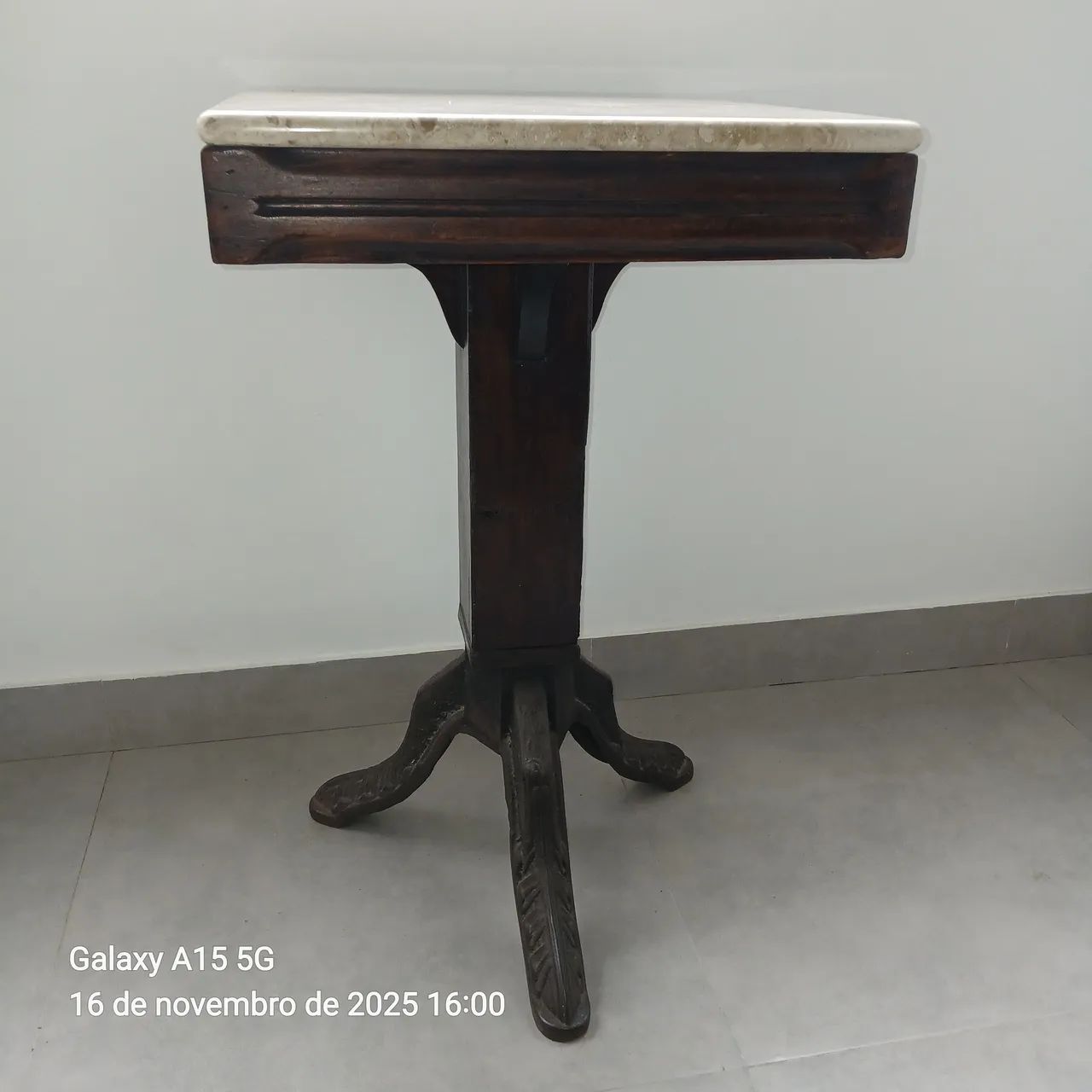 Mesa de madeira64842834867331120