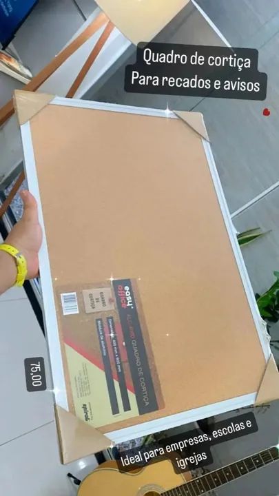 Quadro de cortiça para avisos e recados