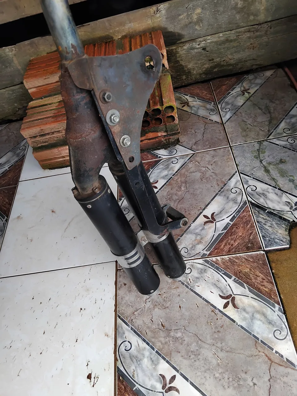 Vendo ou troco por capacete. Escapamento para Moto
