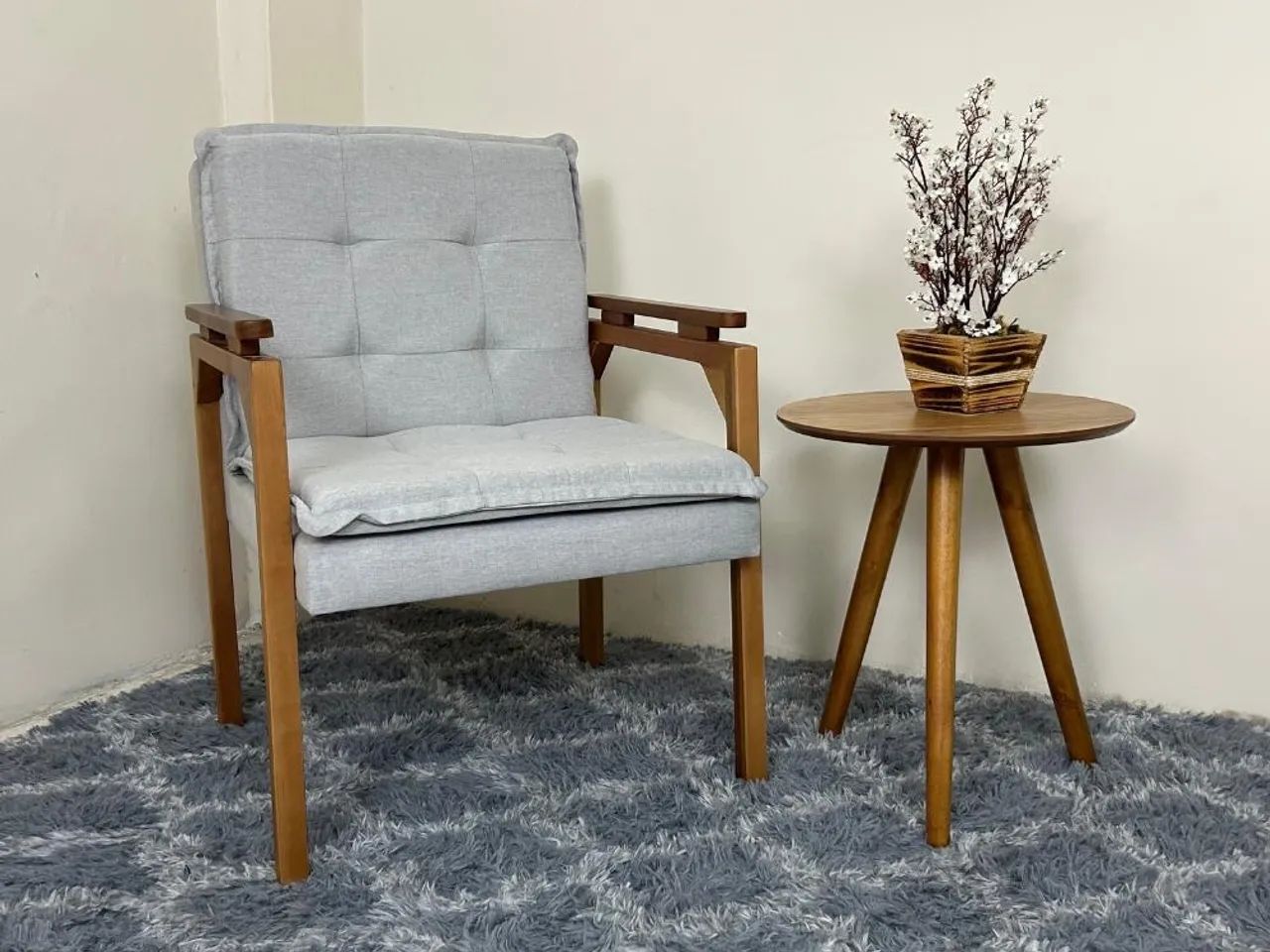 Poltrona Decorativa Princess em Linho Base em Madeira l64