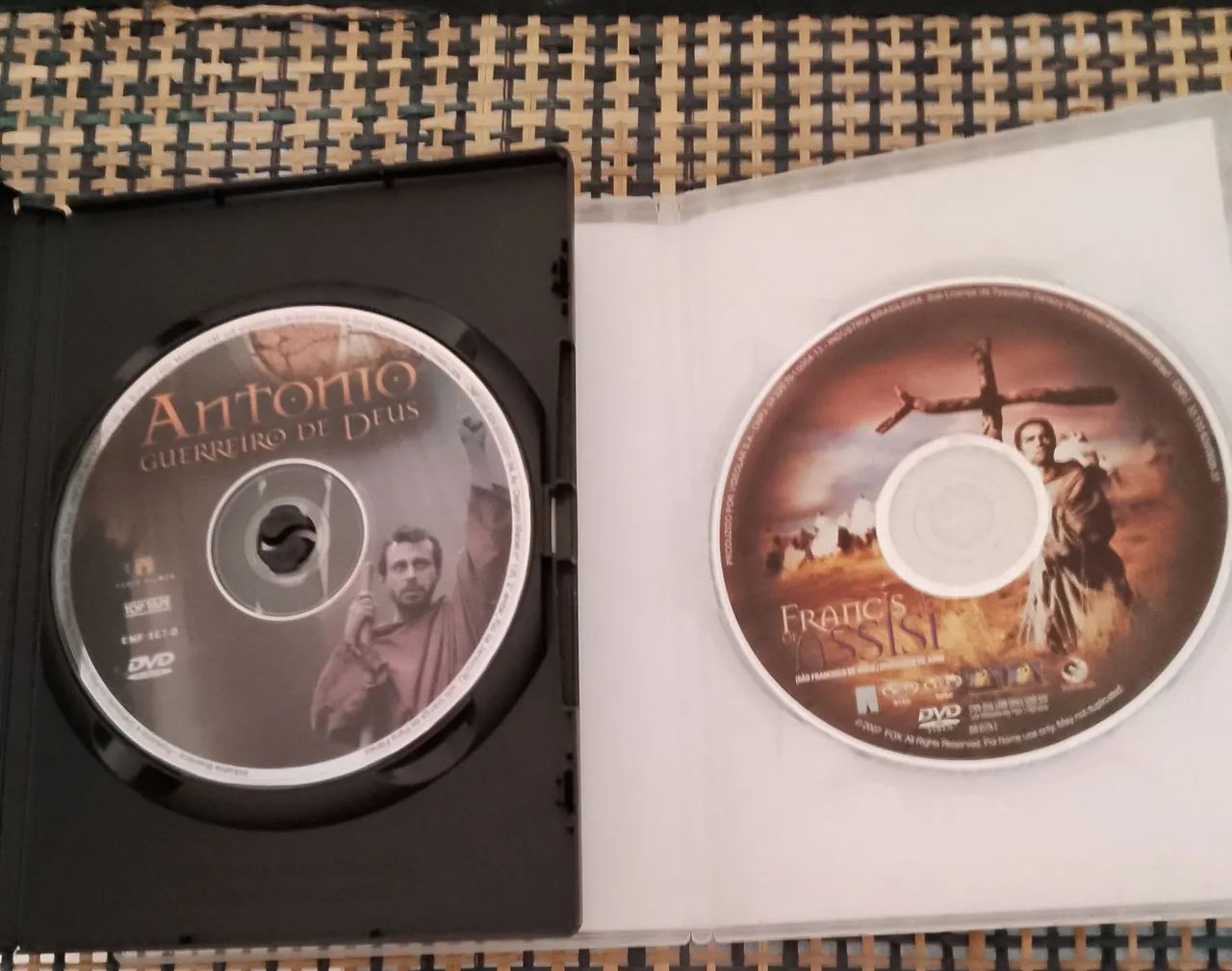 DVDS EM DOSE DUPLA - (1) SÃO FRANCISCO DE ASSIS - (2) ANTÔNIO