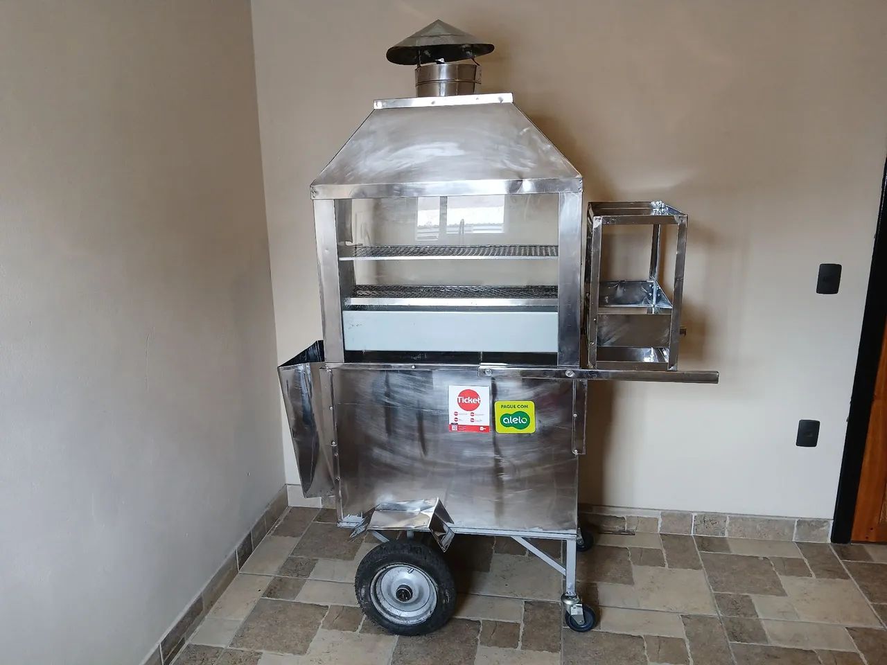 Carrinho de churrasco Inox com Chaminé - Ideal para Espetinho, Hambúrguer e Hot Dog - Foto 3