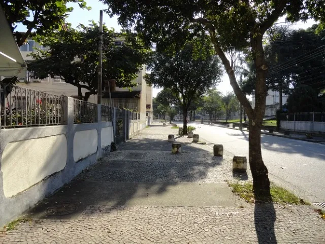 Excelente apartamento em Marechal Hermes (rua Alexandre Gasparoni)