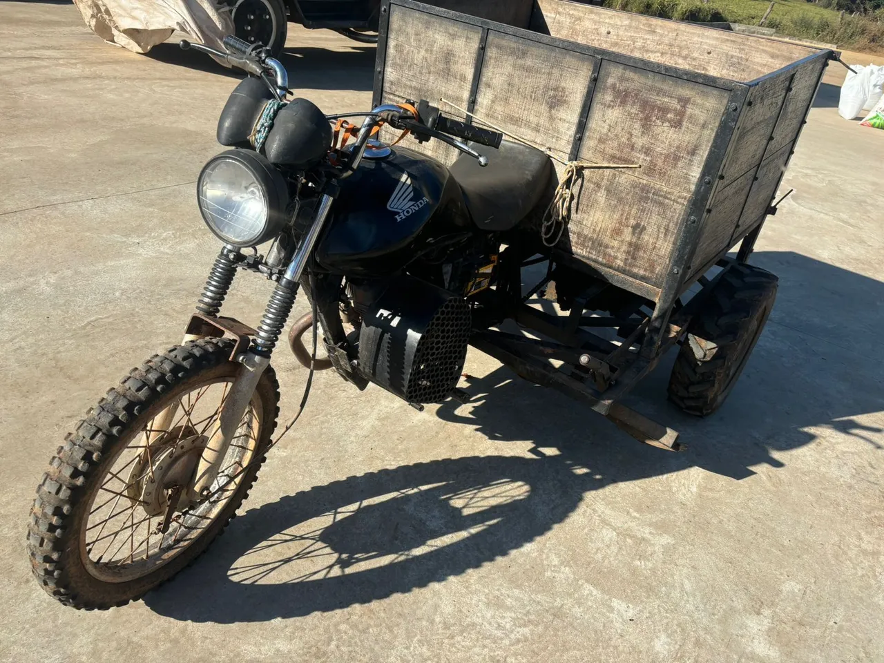 Moto carretinha com mexedor de café