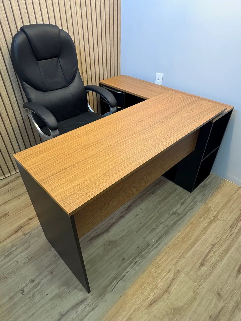 Mesa de escritório em L. Fabricamos sob encomenda