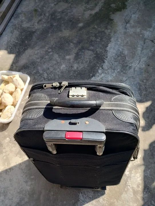 Mala de Viagem para Camping retirar no Lenize rua da Consagração n72 