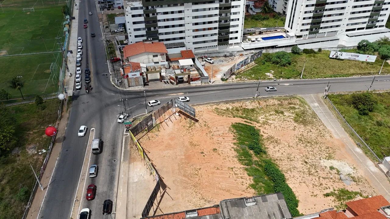 Terreno de Esquina com 2.694 m2