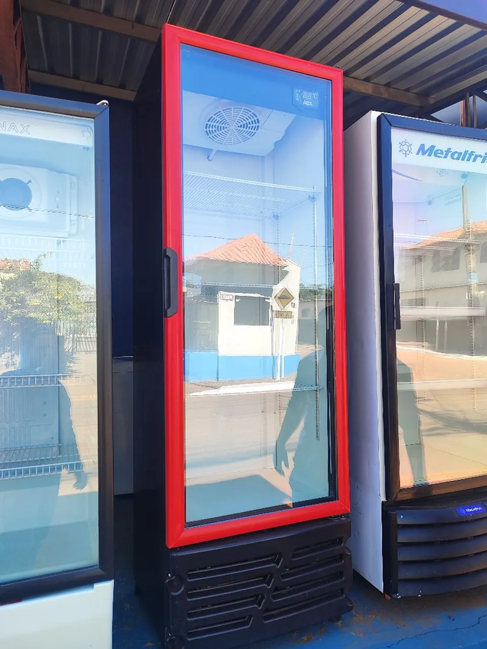 Expositor Refrigerado com Porta de Vidro