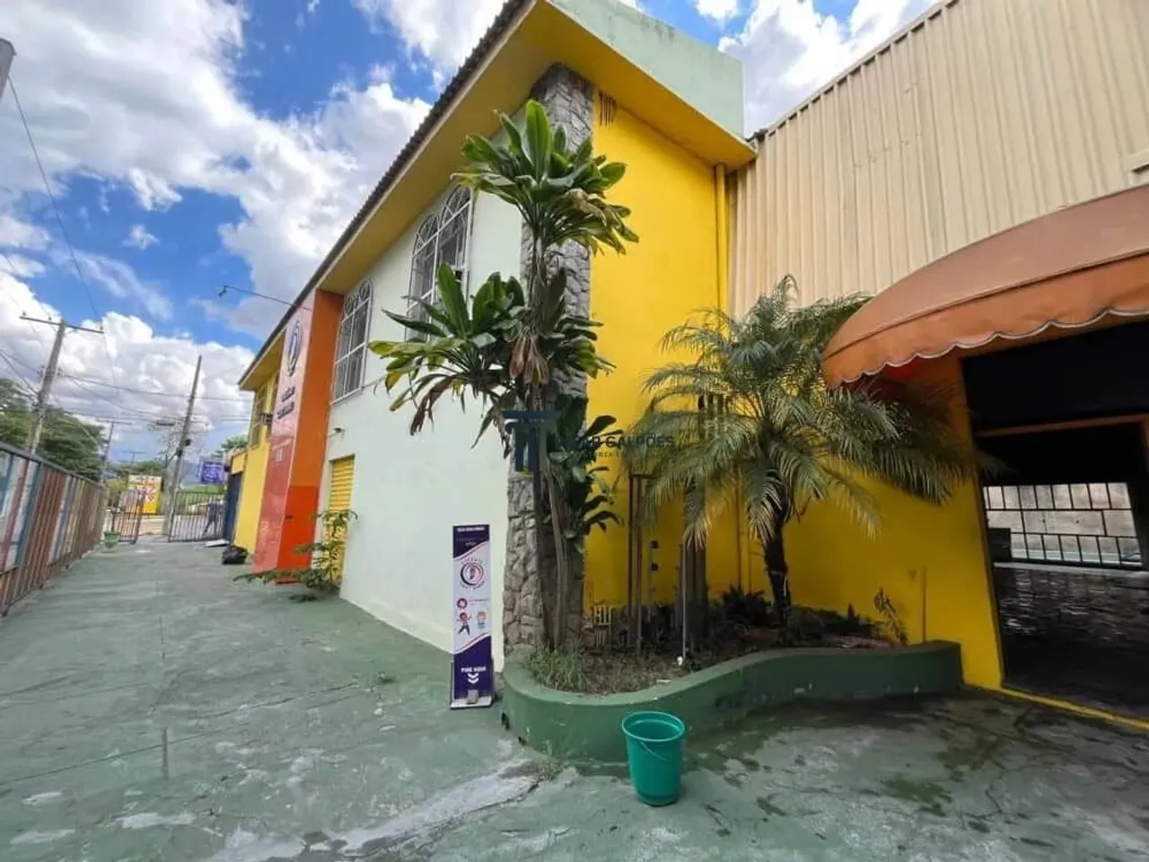 Galpão para aluguel com 750 m² no Barreiro - Belo Horizonte - MG