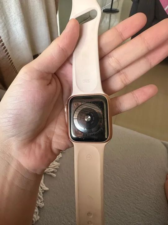Apple Watch Series 4 - Rosê Dourado