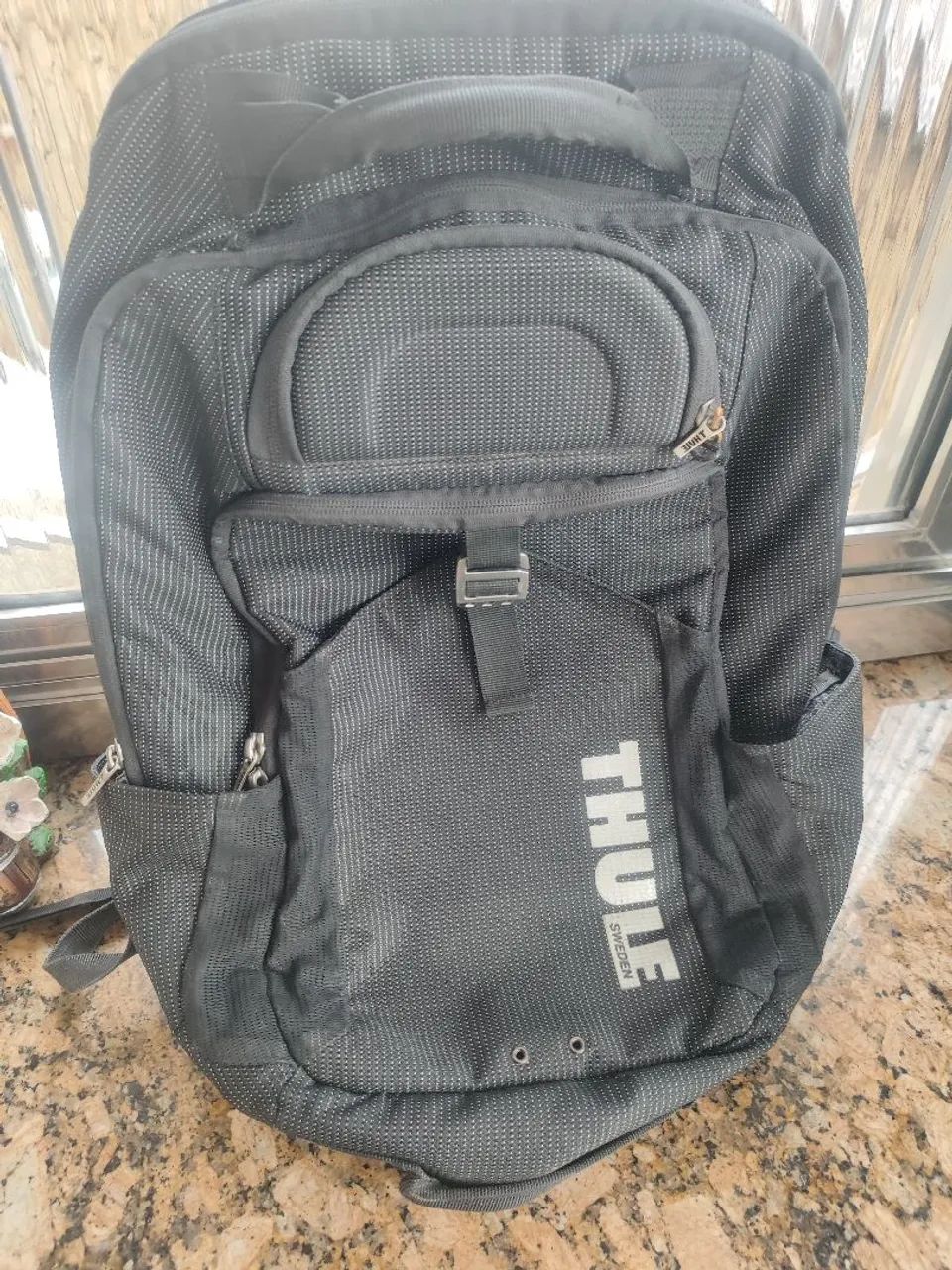 Mochila Thule Original diversos compartimentos ( leia o anúncio)