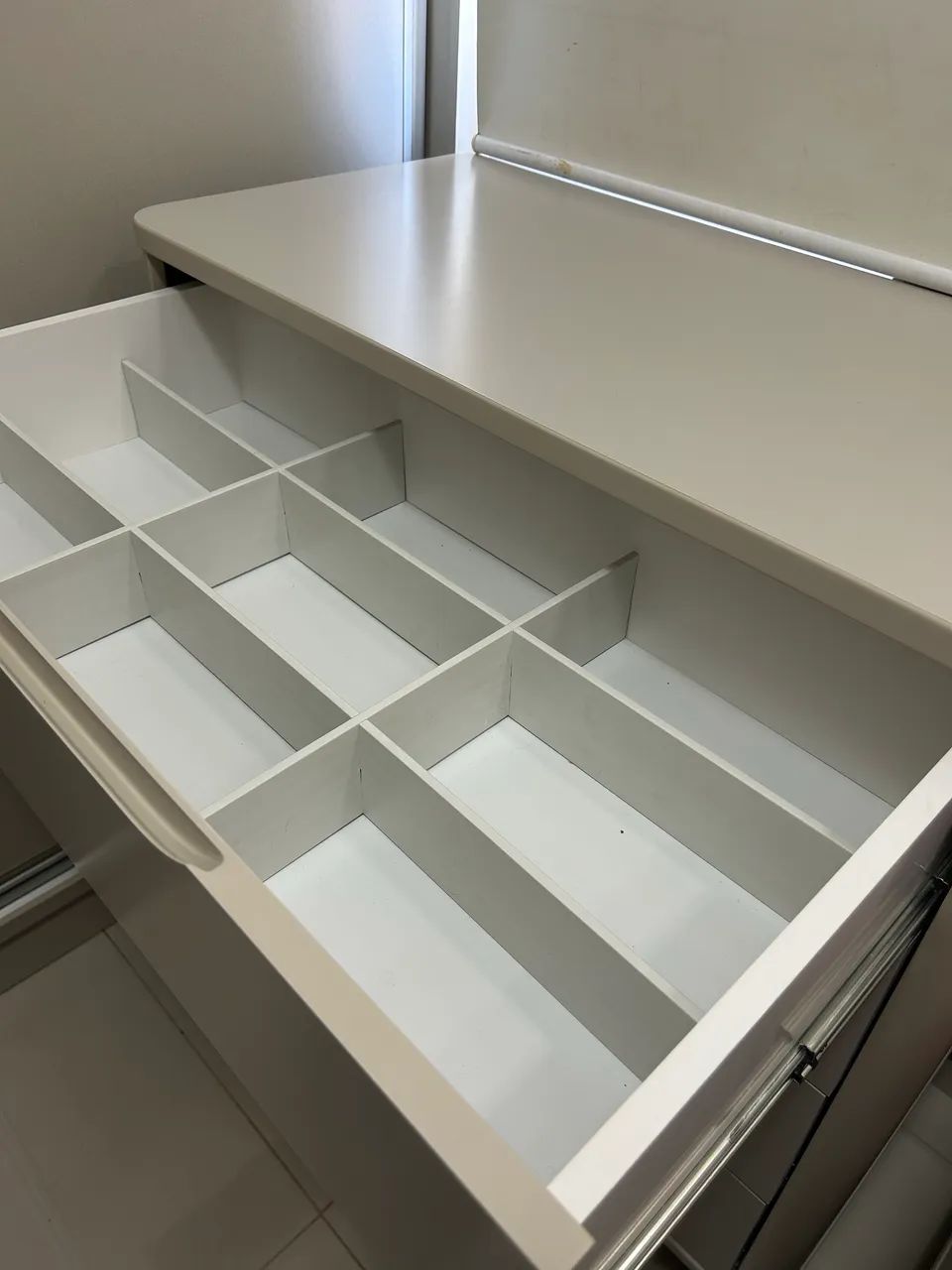 VENDO BERÇO EM MADEIRA MACIÇA + cômoda reller 64330448724994122