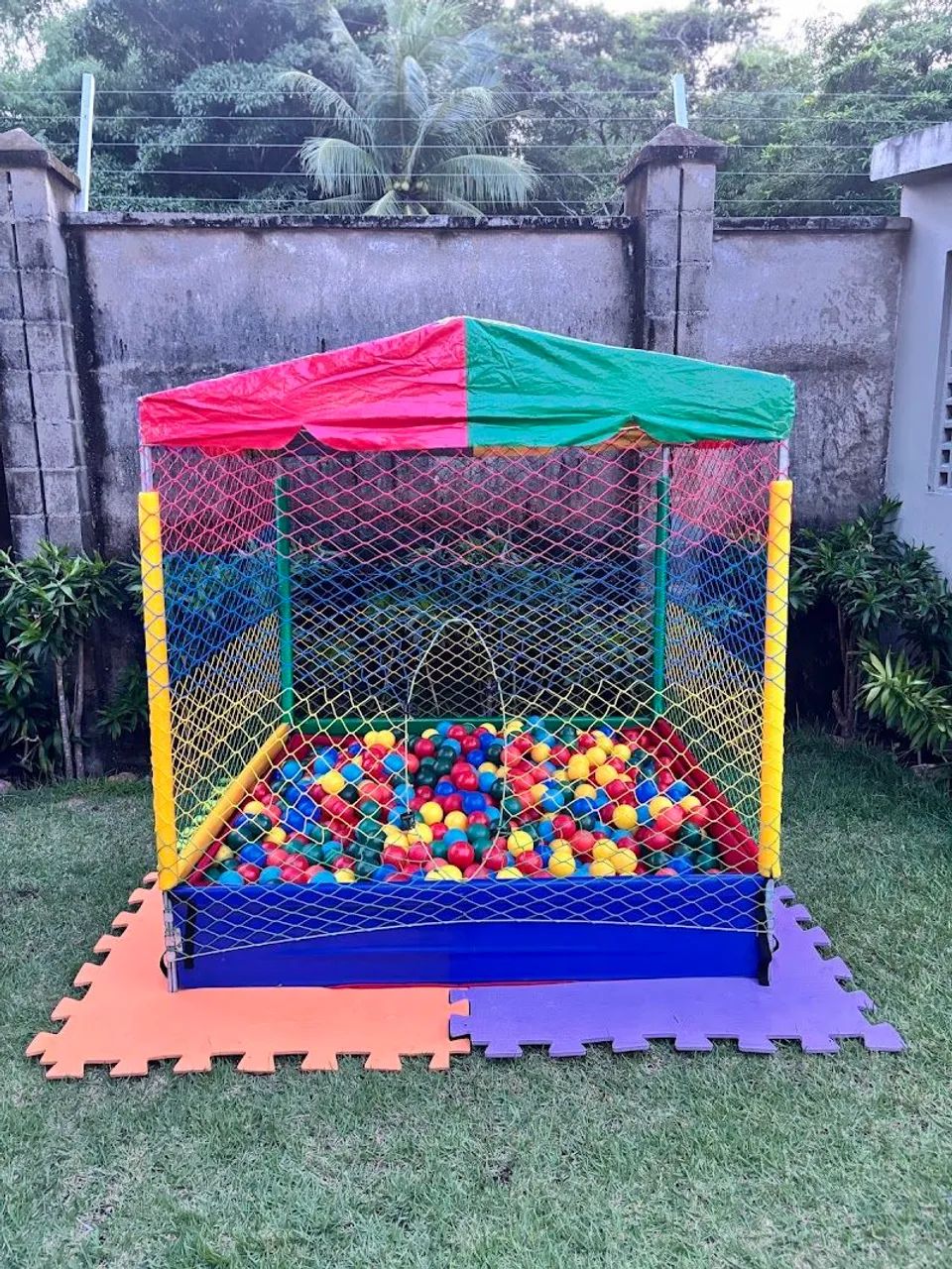 Cama elástica e piscina de bolinhas - Foto 3