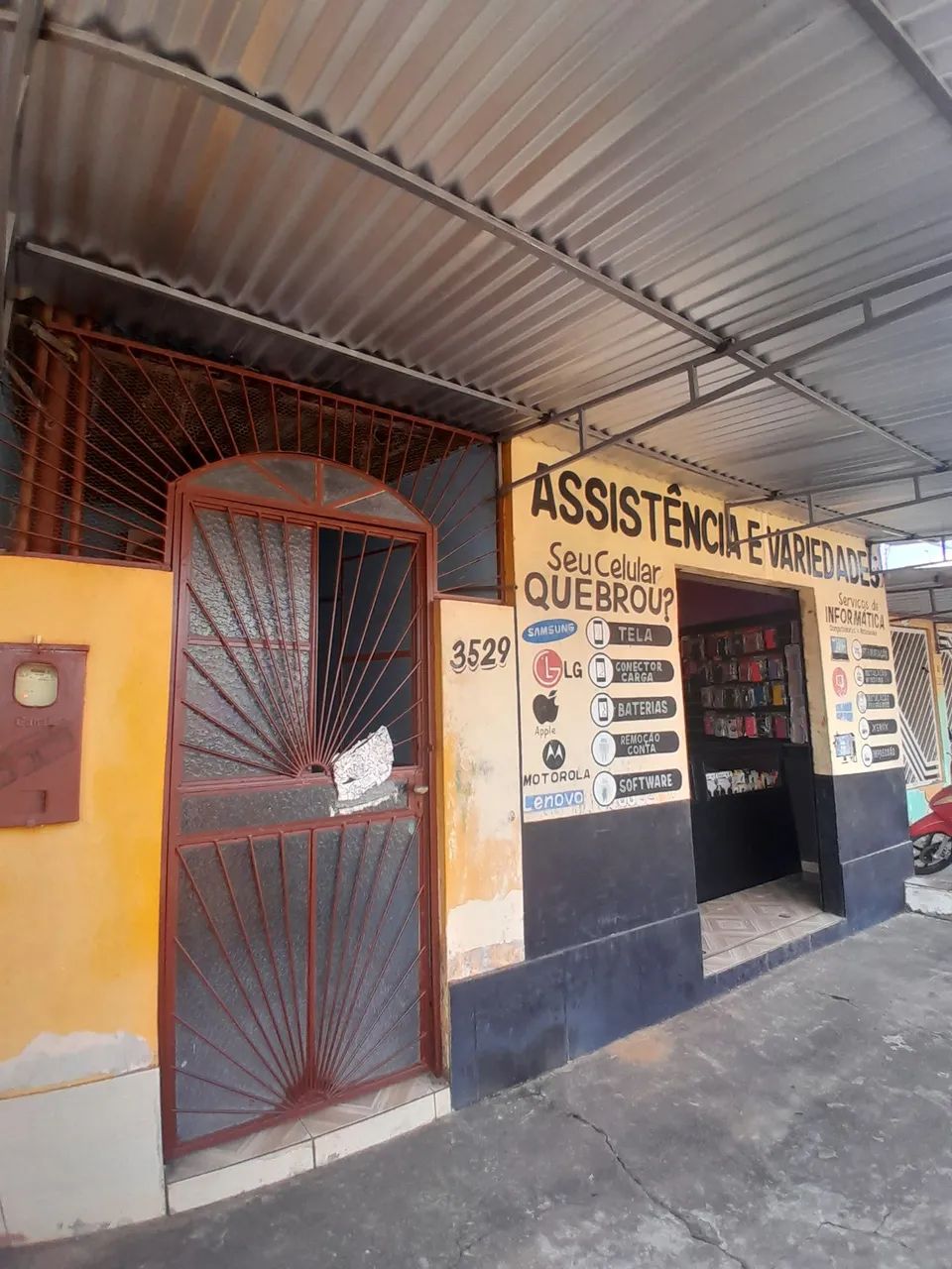 Vendo casa com ap atrás e ponto comercial em ITACOATIARA  