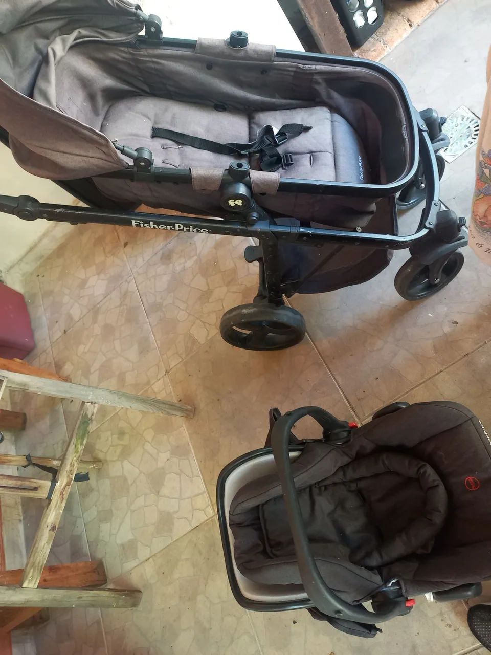 Carrinho de bebê  e moises - Foto 2