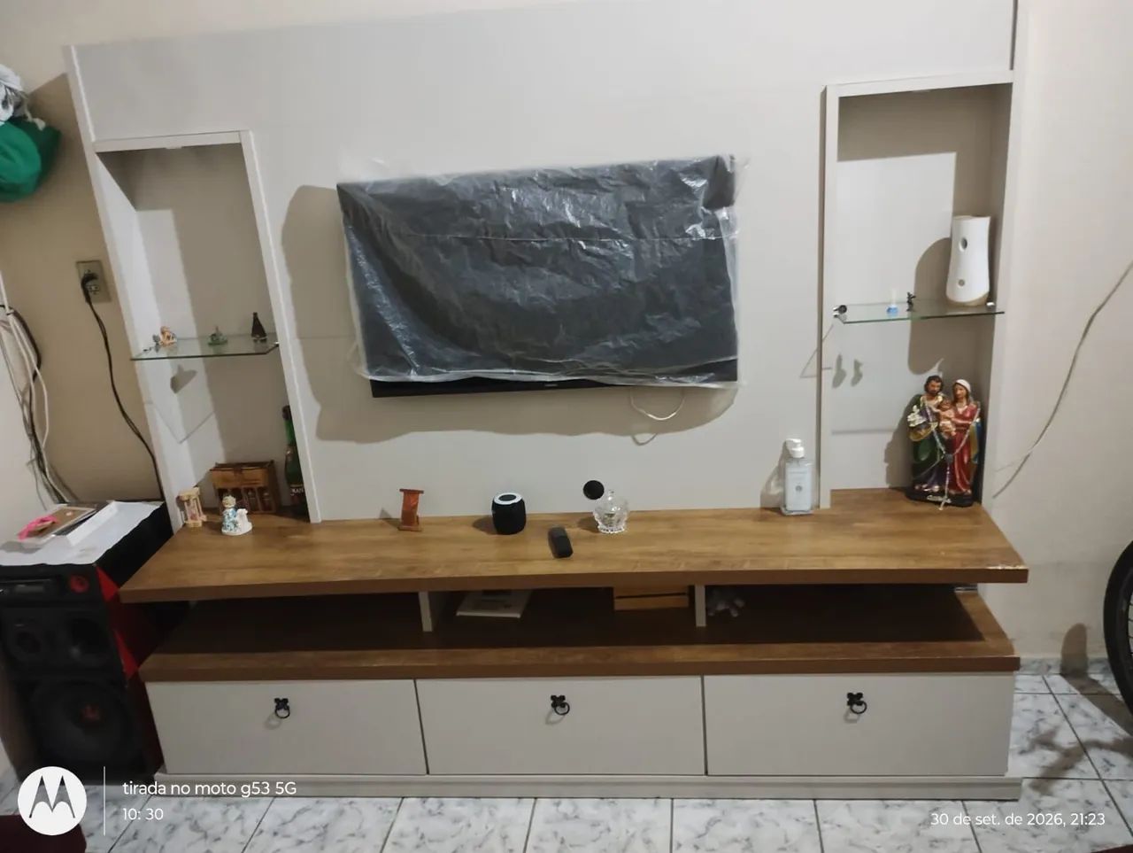 Vendice  um rak em ótimo estado. 