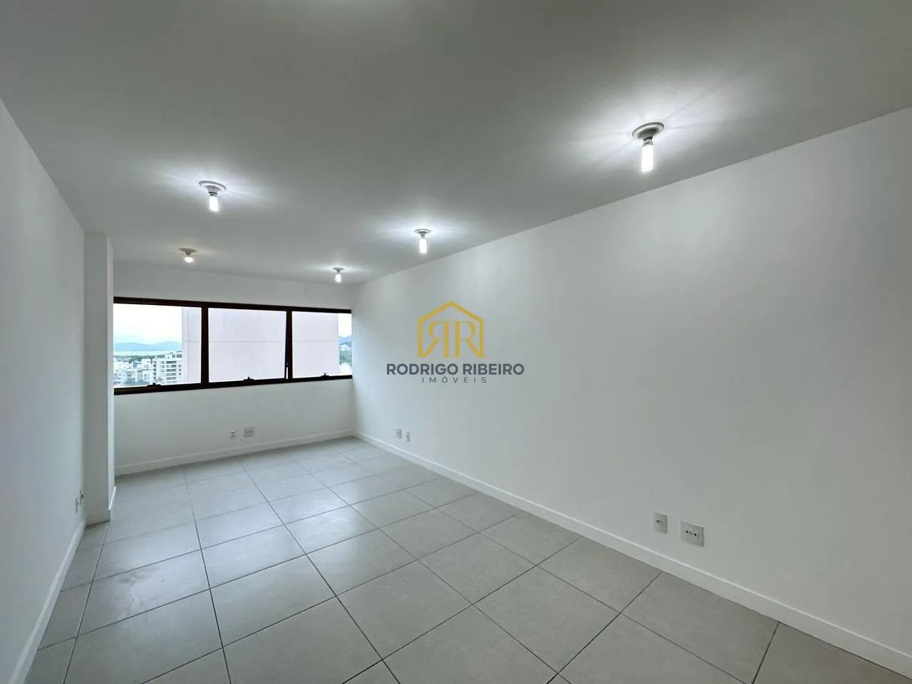 Sala Comercial de 28m² + 01 vaga na Trindade - Foto 4
