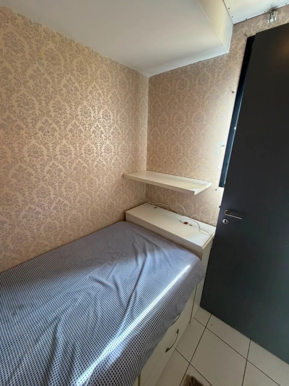 Quarto planejado completo com cama, armários e gaveteiros - Foto 4
