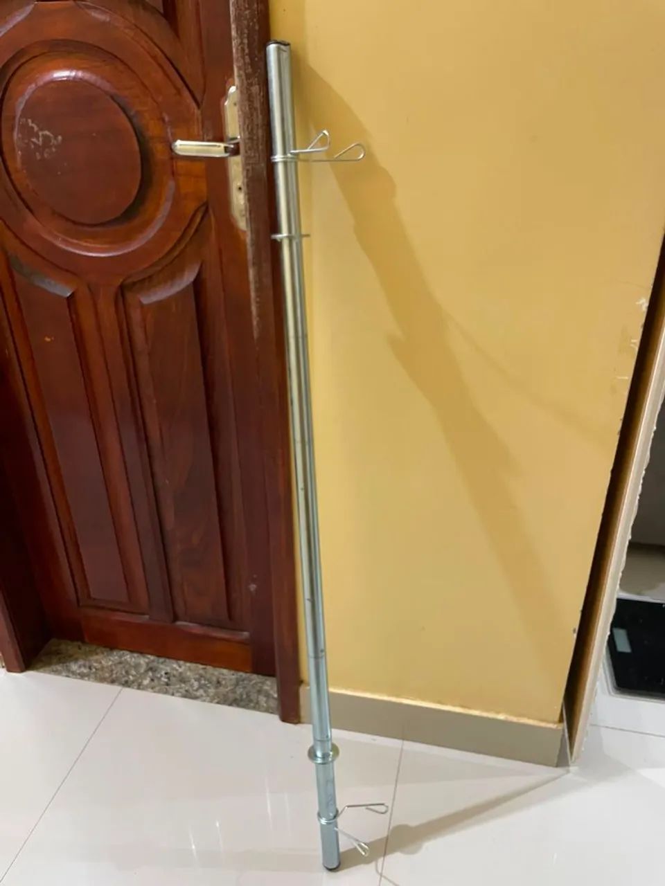 Barra de academia de 120cm com duas presilhas  - Foto 2