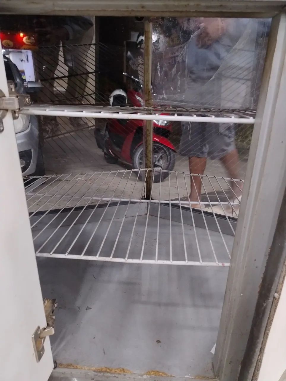 Balcão Vitrine Expositora Comercial de Vidro com Prateleiras - Usada<br> - Foto 3