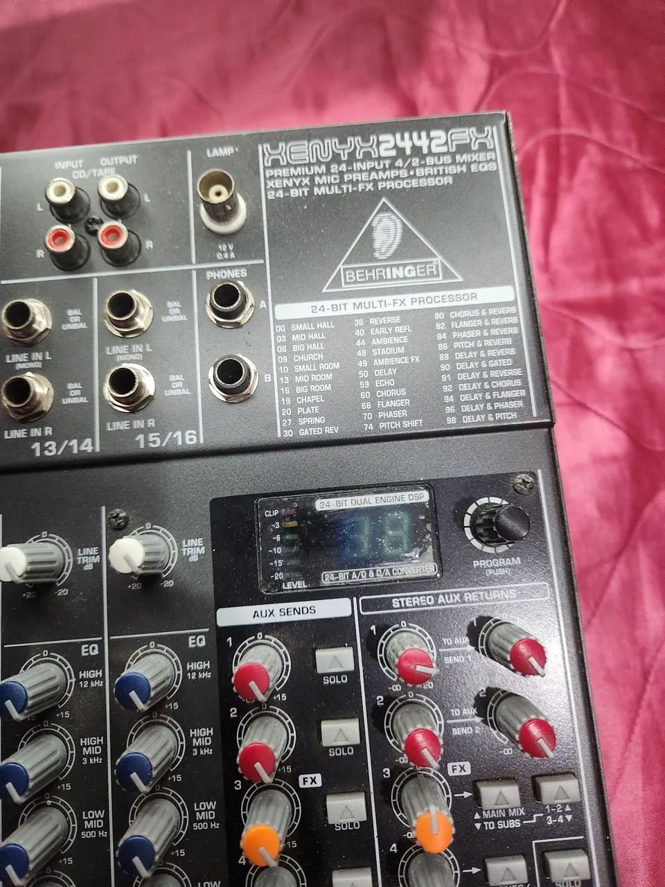 Mesa de som Behringer Xenyx 2442fx 16 >DEFEITO< - Foto 2