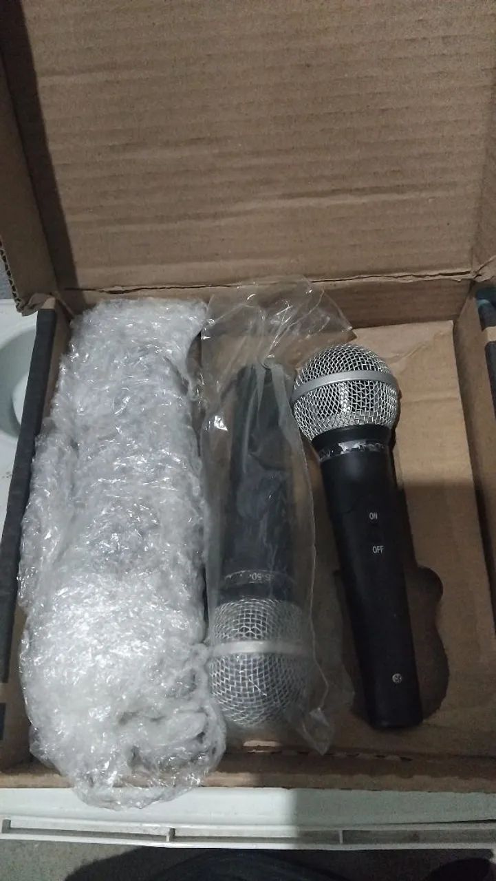 03 microfones leson + pedestal. 