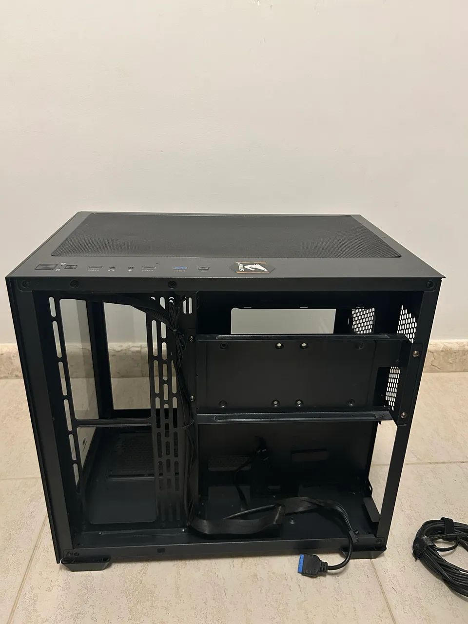 Gabinete C3Tech Aquarius MT-G910BK - Foto 2