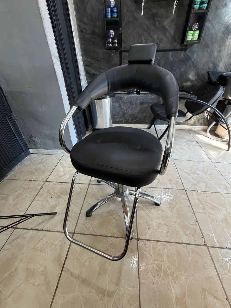 Cadeira de Barbeiro em Excelente Estado 