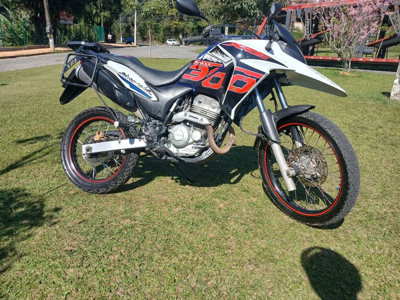 Xre300  