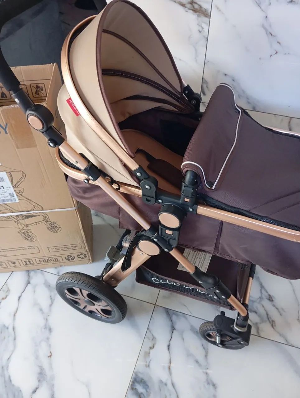 Vende-se um carrinho de bebê bem conservado 