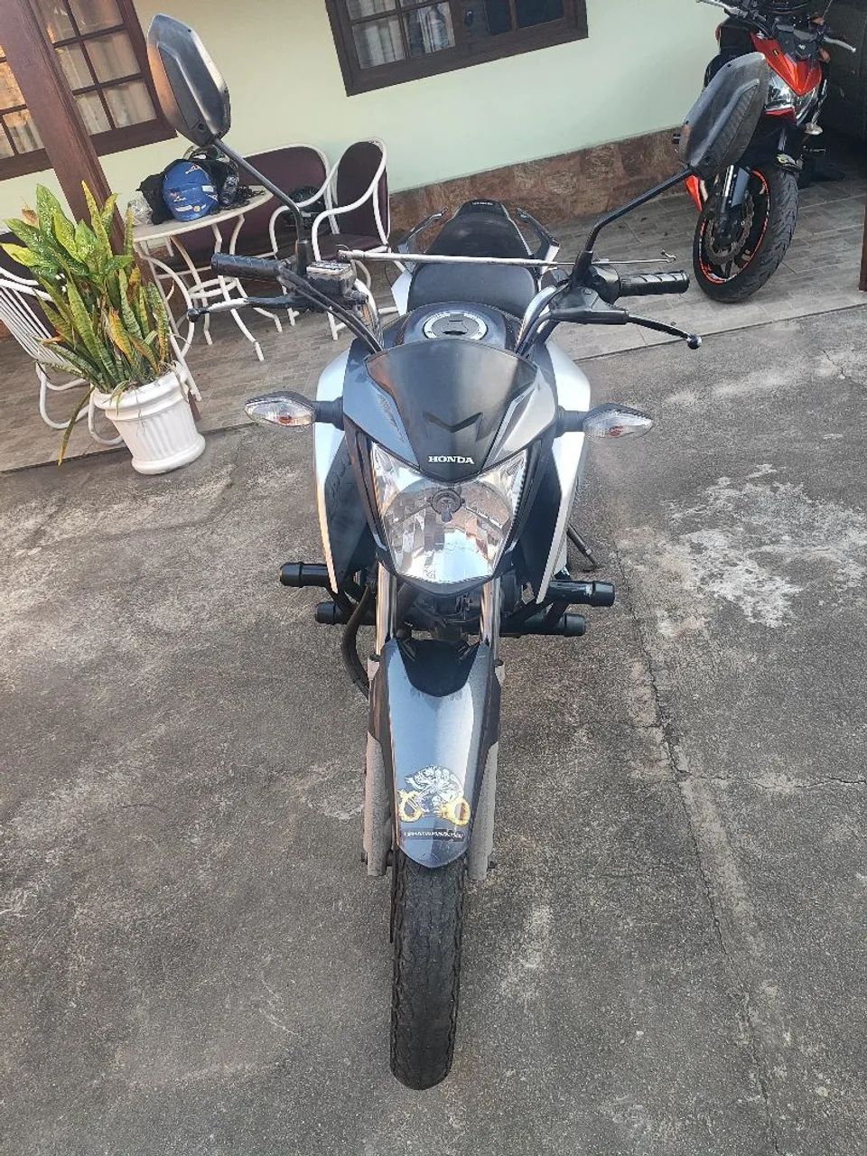 Titan 160 