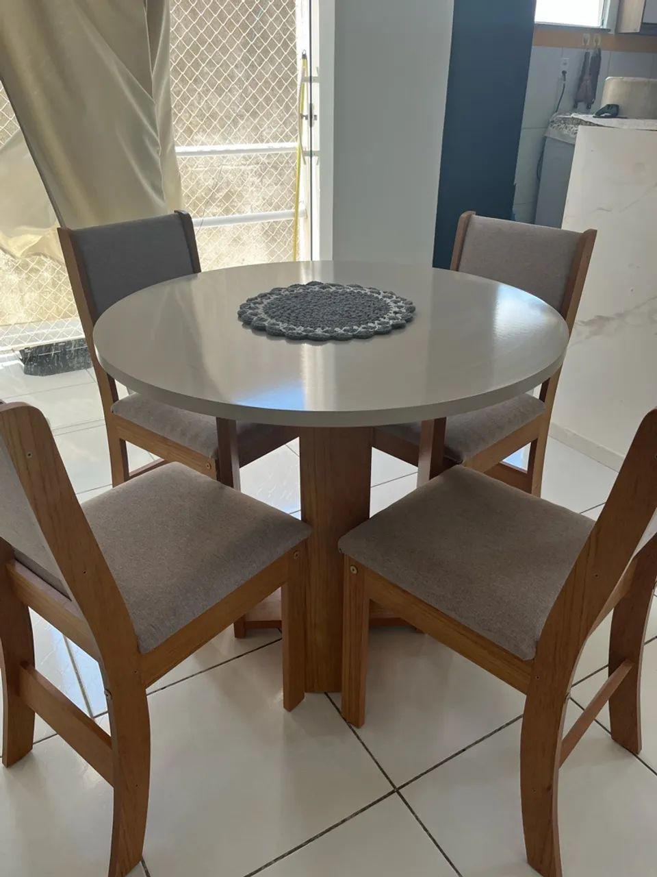 mesa de jantar c 4 cadeiras  - Foto 3