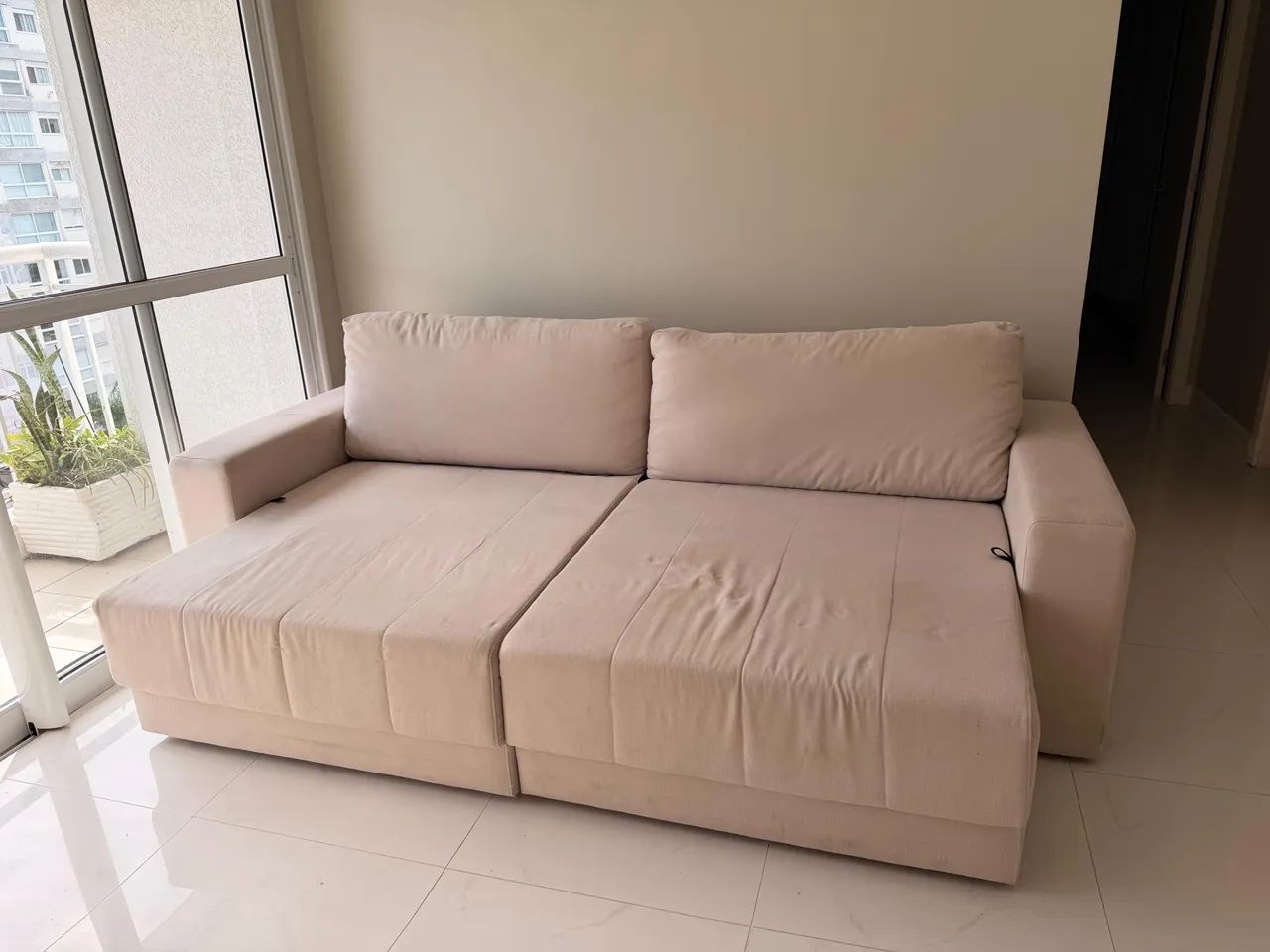 Sofá cama, TokStok, com almofadas e chaise retrátil - Foto 2