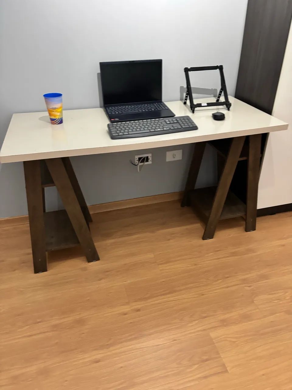 Mesa de Escritório Funcinal e Elegante - Foto 4