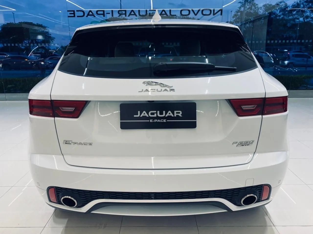 Jaguar E-Pace R-dynamic S 2.0 AWD 249cv Aut. 2019 - Foto 3