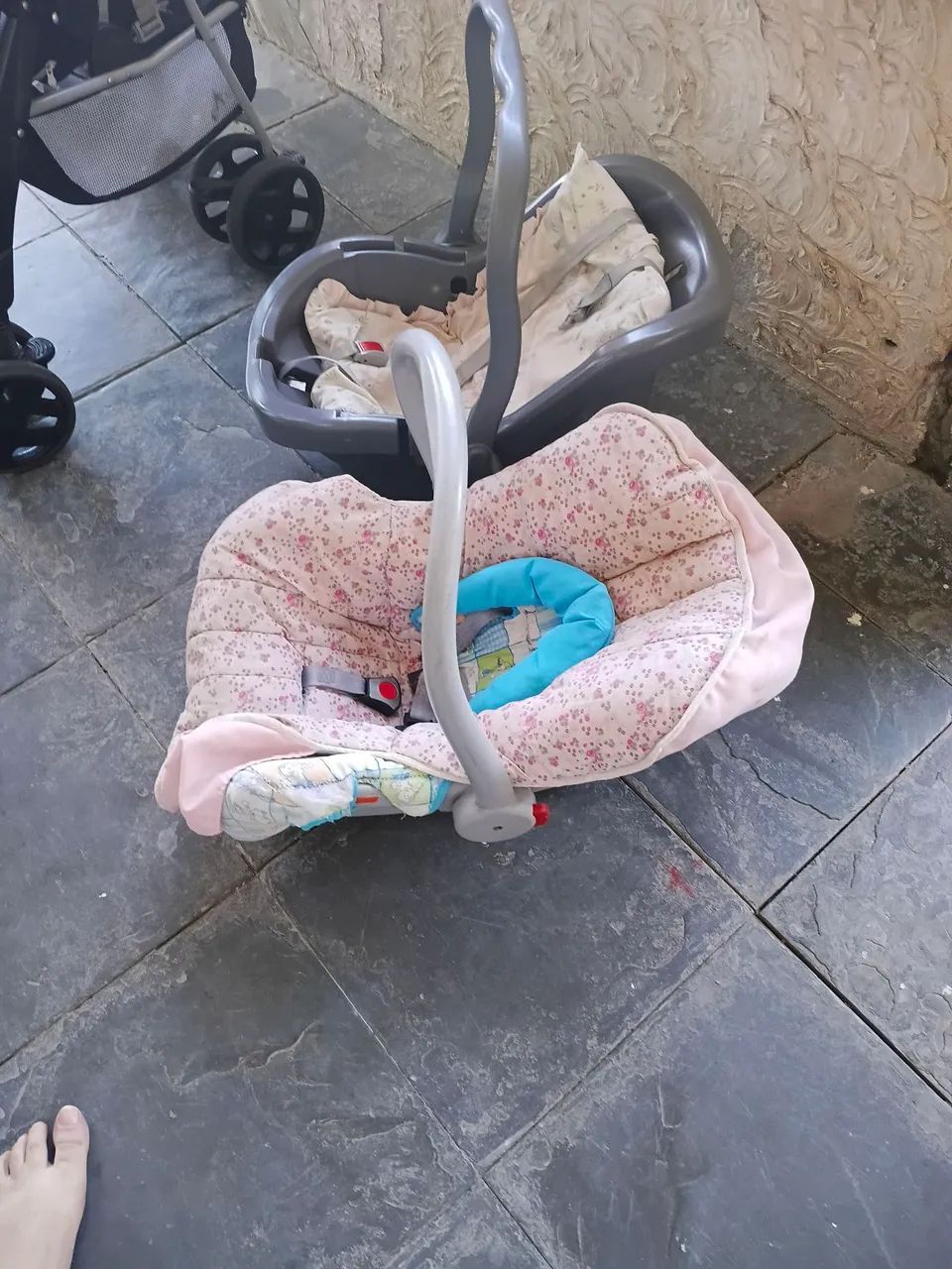 Carrinho de bebê e bebê conforto  - Foto 2