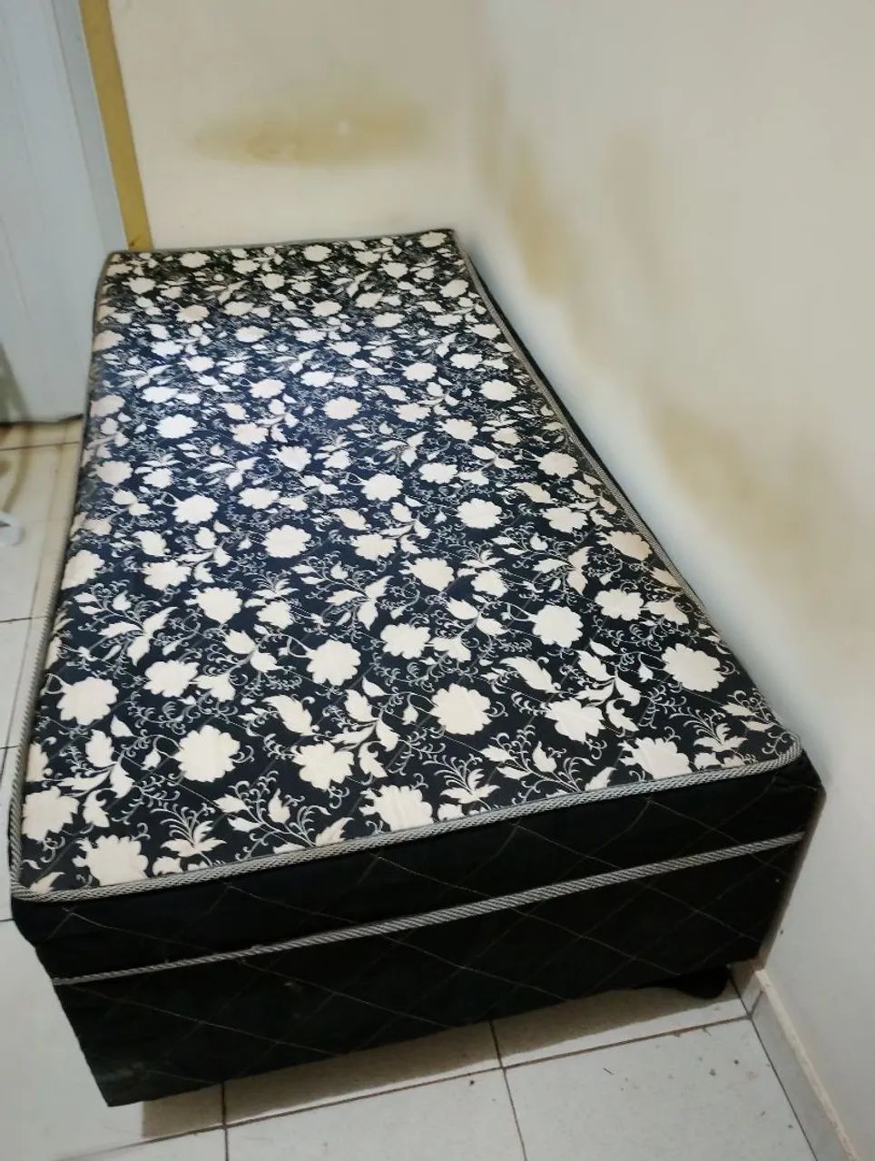 Cama box usada 