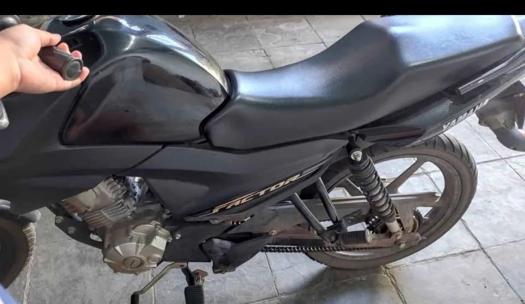 Moto factor 125 Yamaha  - Foto 5