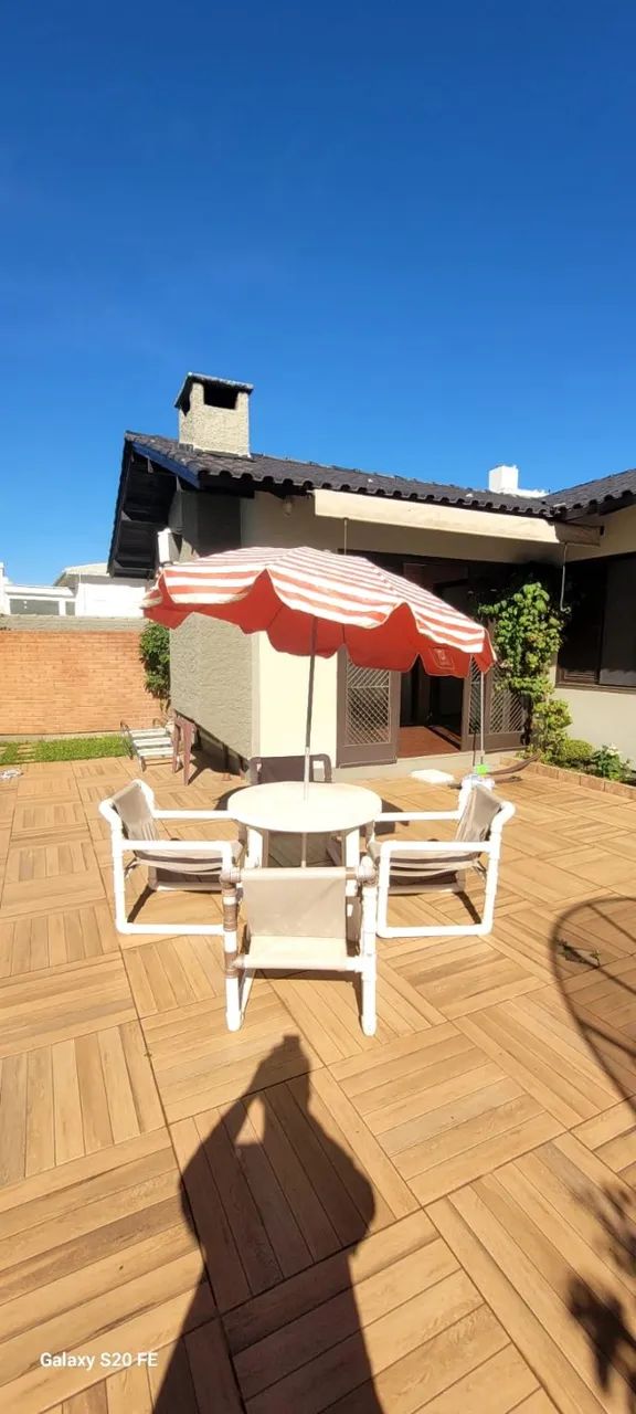 Conjunto Mesa De Piscina E Jardim + 4 Cadeiras PVC + Guarda-Sol - Foto 3