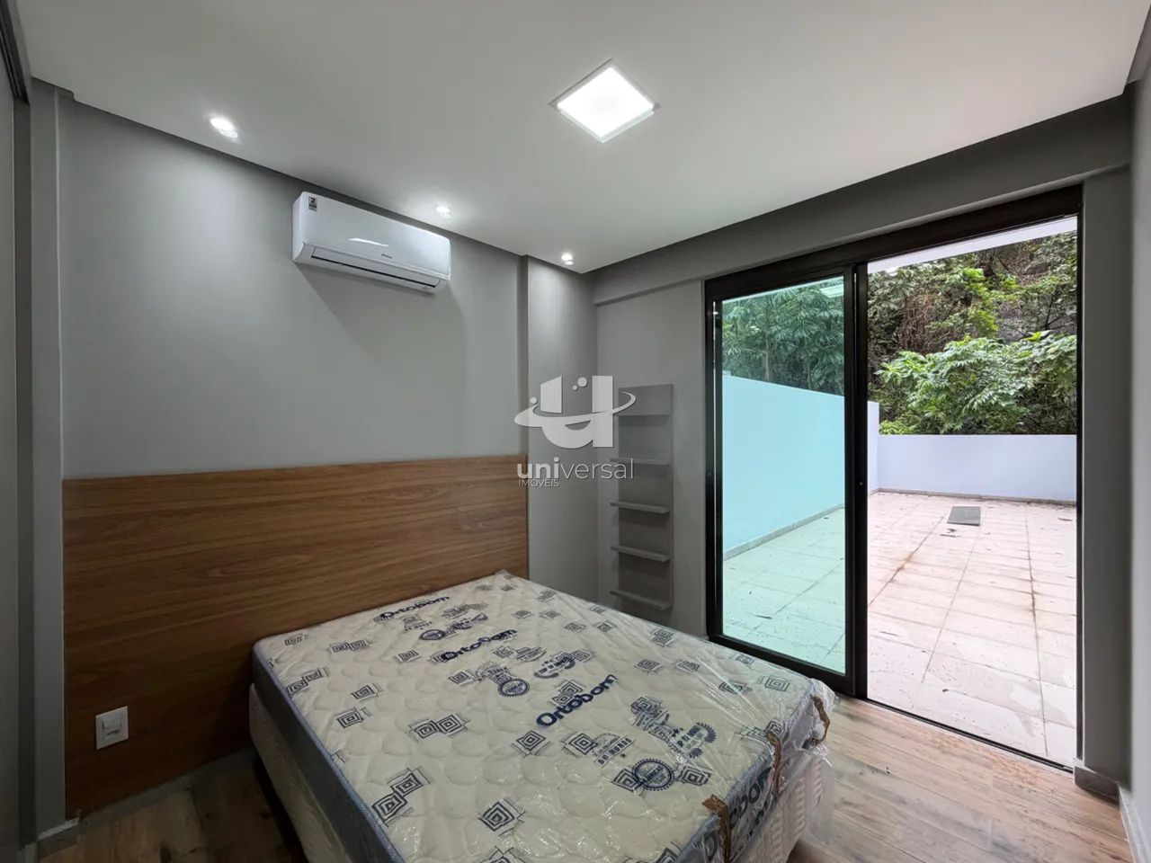 Studio com área externa para locação no Cascatinha.